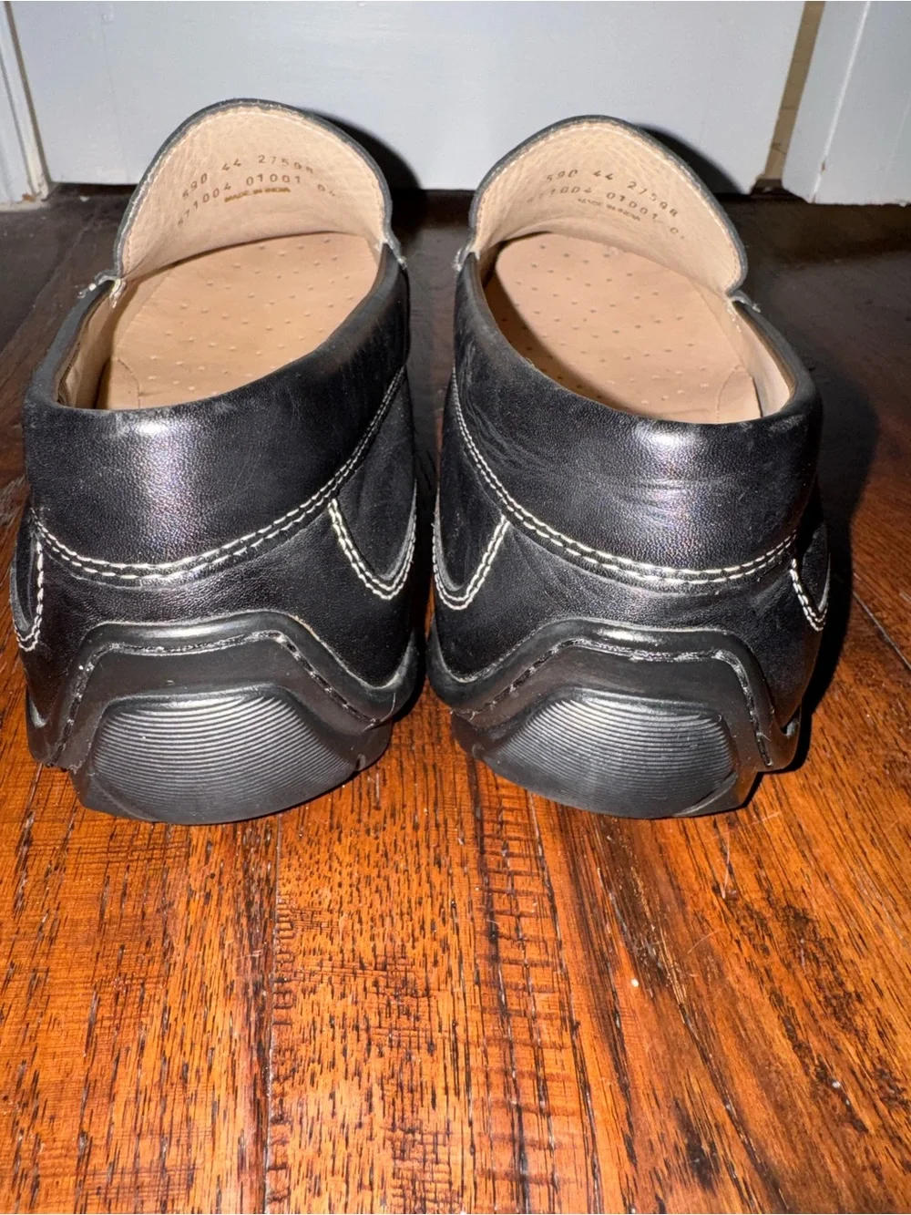 Ecco Men’s Black Leather Slip-On Loafers with Contrast Stitching